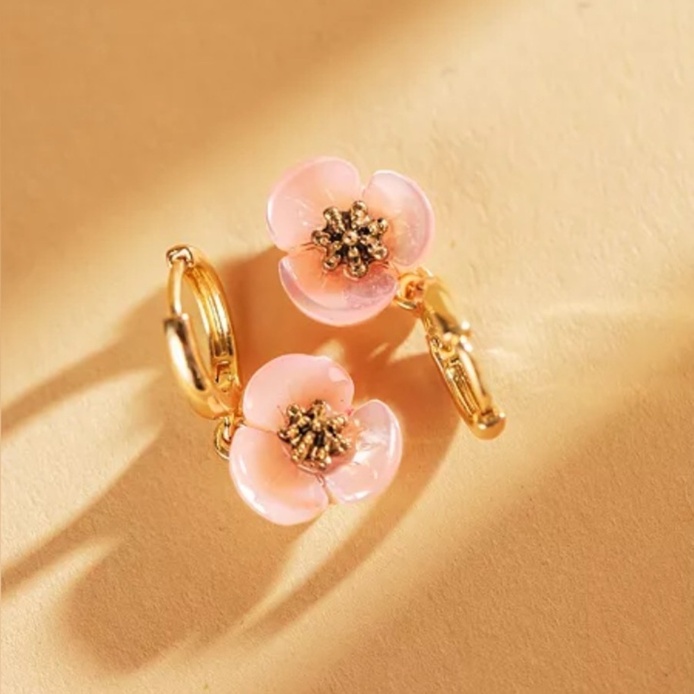 Gold-Tone Imitation Mother-of-Pearl Flower Drop Off Small Hoop Earrings new